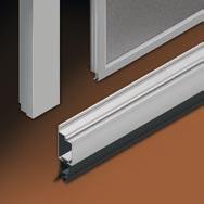 Pro elen ALU-Sectionaaldeur Bij deurbreedtes tussen 4200 mm en 5000 mm worden er om de sectie een verstevigingspro el toegepast.