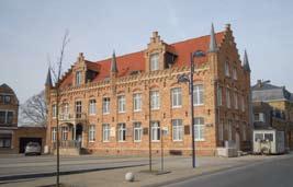 De bouw van de sociale woningen in Geluveld op de site van de vroegere parochiezaal nadert voltooiing.