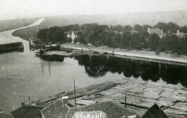 Echt de moeite waard om eens in rond te snuffelen. http://tinyurl.com/o43dtau Het havenfront van Blokzijl heeft natuurlijk altijd de meeste aandacht getrokken.