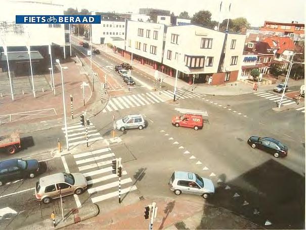 Verdraaide Organisaties - voorbeeld: sturing via systeemwereld (Laweiplein drachten) Stoplicht interventies: Tussen 1998 en 2000: 27