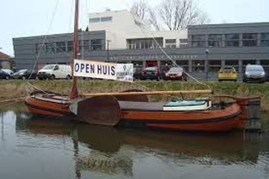 De Jonge Douwe, na de restauratie in 2016. Hier liggend voor de Maritieme Academie te Harlingen ter gelegenheid van de Open Dag van de Academie.