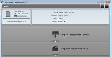 Volg stap in De software installeren (= 9) om de camera op de computer aan te sluiten. Zet de camera aan om CameraWindow te openen. Druk op de knop <> om de camera aan te zetten.