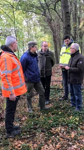 Samen met medewerkers van de gemeente Vught, Boomrooierij Weijtmans en Bosgroep Zuid Nederland werden de locaties bezocht en de burchten door markeren veiliggesteld.