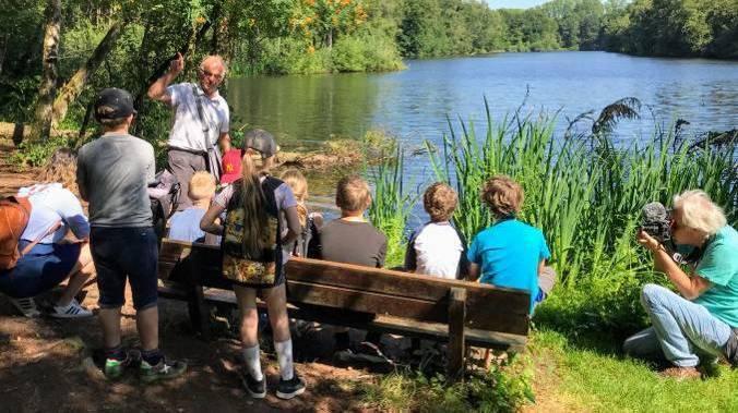 Foto André: expeditiepoort Baardwijkse Overlaat voor Athena-onderwijs. 14. Peter maakte weer heel veel mooie filmpjes.