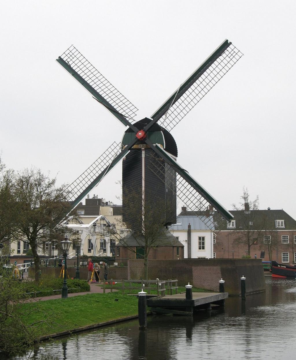 2.3. Beoordeling molenbiotoop Molen De Put Het plangebied is gesitueerd op een afstand van circa 80 tot 595 ten noorden van Molen De Put.