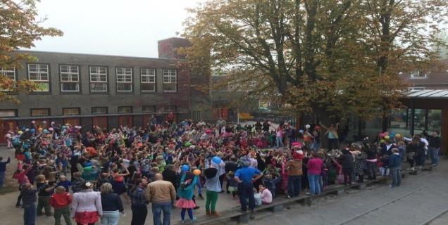 O n d e r w i j s Doorgaande didactische en pedagogische lijn vanaf de kleuters. Teamleden voelen een gezamenlijke verantwoordelijkheid en werken nauw met elkaar samen.