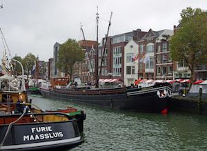 Hierna volgde een mooie tocht over het Ketelmeer, IJsselmeer en Prinses Margrietkanaal met een overnachting in het nogal saaie Stroobos samen met de Amor Tussisque Non Celatur ( Liefde en hoest kun