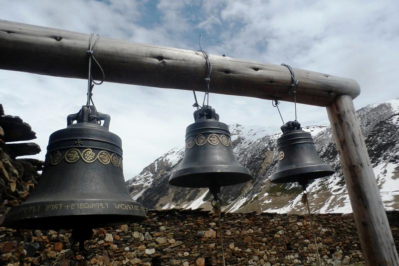 Het recent gemoderniseerde museum van Svaneti is daardoor een van de beste musea van het land. Vanuit Mestia kun je bij helder weer de berg Ushba (4710 meter hoog) zien liggen.