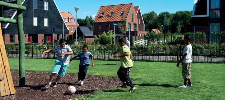 referentiebeeld speelplek in de woonwijk Dit noemen we hier voorzieningen op wijkniveau (2).