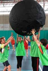 Superleuk voor zowel volwassenen als kinderen en daarenboven ook nog volledig veilig en milieuvriendelijk. Het kan zowel binnen als buiten doorgaan en is ideaal voor een teambuilding.