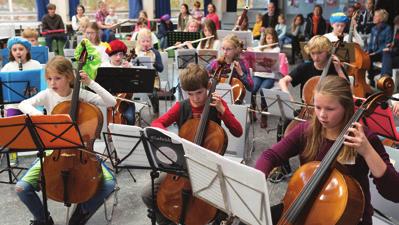 Cursusoverzicht volwassenen september 2018-januari 2019 TALEN DAG STARTDATUM TIJD LOCATIE LESSEN PRIJS Nederlands 5 woensdag 26-09-18 19:00 22:00 Het Leidse Volkshuis 14 325,00 Nederlands 6 dinsdag