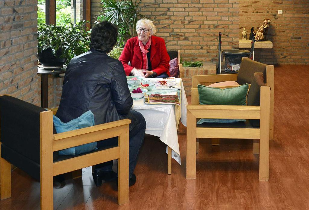 Woonzorg Nederland heeft een bijzondere doelgroep. Ouderen en kwetsbaren met een kleine portemonnee. Wij hebben als organisatie een verschuiving doorgemaakt. Vroeger verhuurden we huizen.