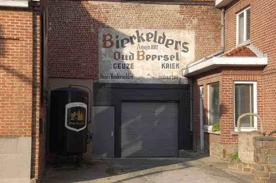 In 1882 bouwde Henri Vandervelden een eigen brouwerij en het karhuis. In 1991 gaat Henri Vandervelden II met pensioen en dat zelfde jaar neemt Danny Draps de activiteiten van de brouwerij over.