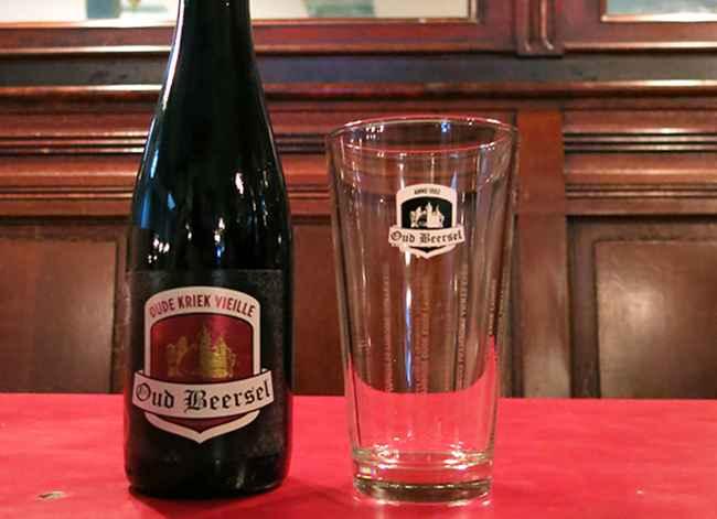 De Oude Kriek Oud Beersel is een ambachtelijk product, gemaakt met echte krieken en met lambiek van Oud Beersel gerijpt op houten vaten.