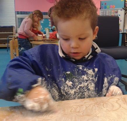 Voorwoord Zin in beeldende vorming Op school leren wij de kinderen allerlei vaardigheden aan. Kinderen leren rekenen, schrijven, lezen. Ze leren over de geschiedenis en over hoe de aarde eruit ziet.