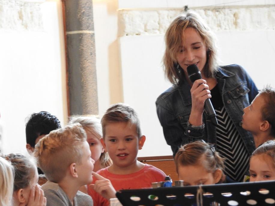 Weet u dat.. we veel bijzonder momenten beleven met elkaar? we iedere zondag samen de dienst vervolgen zoals in de kerk? de kinderen heel veel kunnen vertellen over de Bijbelverhalen die we lezen?