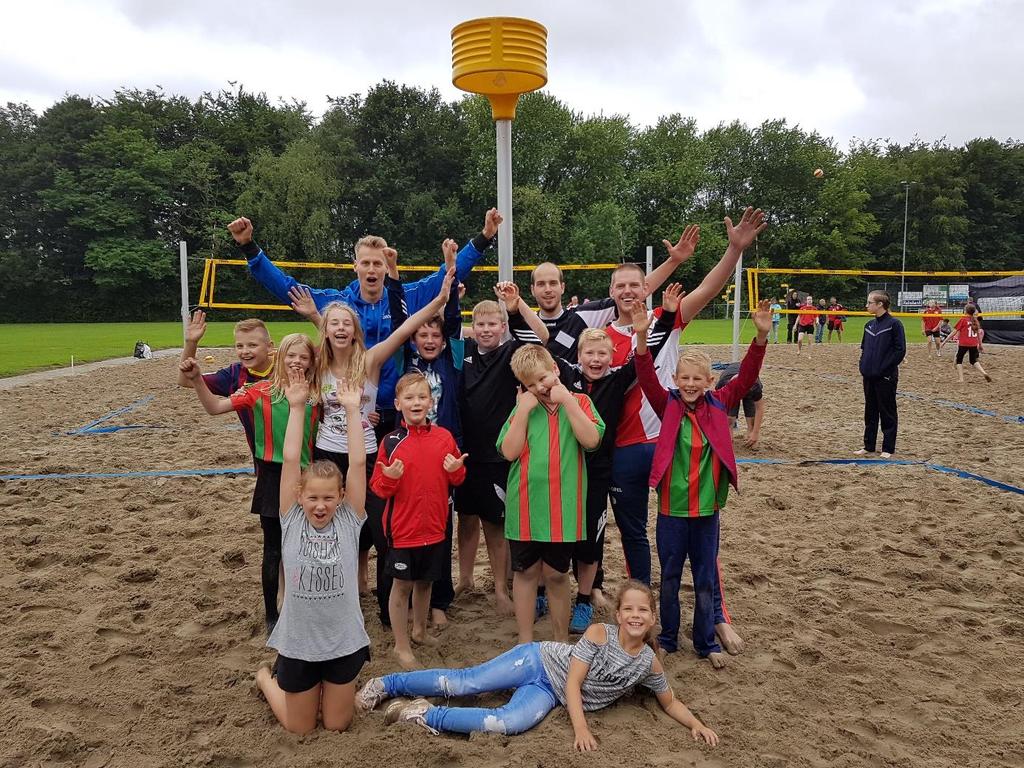 Beachvolleybalclinics Hoogvlietse basisscholen Kinderen van basisschool de Zalmplaat krijgen op donderdagochtend 24 en donderdagochtend 31 mei Beachvolleybal clinics van de combinatiefunctionaris