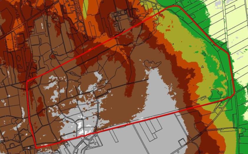 Het hoogste punt ligt globaal aan de zuidwestkant op een zandheuveltop van +26 m NAP.