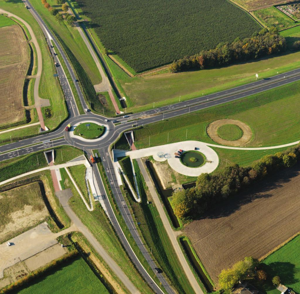 N322 wurck architectuur stedenbouw landschap EEN STREEP DOOR DE WEIDE De N322 doorsnijdt vanaf knooppunt Ewijk het Land van Maas en Waal.