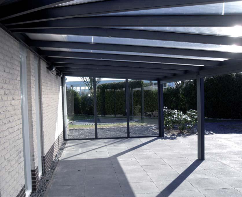 Basic & Premium veranda op maat Dakplaten: uitstraling en functionaliteit Bij het merendeel van de veranda s wordt het dak voorzien van polycarbonaat, een zeer sterk lichtgewicht product, wat