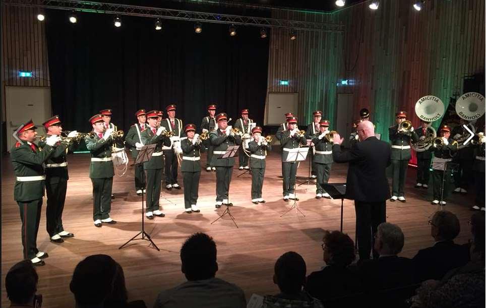 De laatst genoemde mars is speciaal voor het klaroenkorps door instructeur Michel Smeets geschreven en is geinspireerd door Ook Michel droeg voor de gelegenheid een rode stropdas.