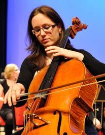 Een talentvolle leerling mag soleren met het HJSO, een grotere groep leerlingen mag meespelen met de Roemeense Dansen van Bartók en er is na de pauze een klein blokje presentaties van leerlingen van