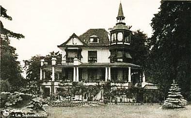 Villa Les Sophoras Dhr. Vanwijnendale, brouwer te Gistel, verwierf het park, sloopte het bestaande kasteel en bouwde er een riante villa.