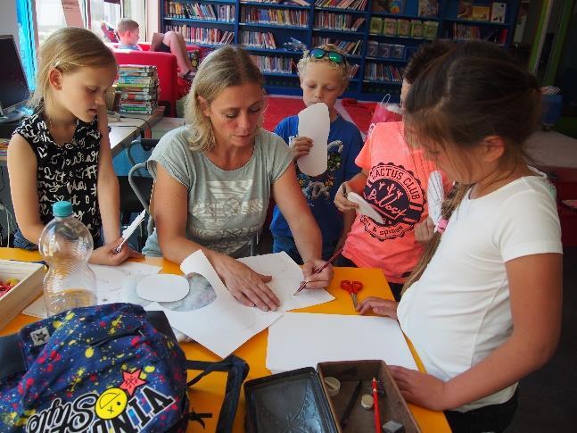 Bij de workshop Streetart hebben we een mooie samenwerking gehad met de Dromen.Doen.Heusden dag. In de KUNST na school workshop zijn ontwerpen gemaakt die tijdens de Dromen.Doen.Heusden dag op panelen geschilderd zijn.