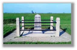 HERDENKINGS OORLOGSMONUMENT De herdenking bij het oorlogsmonument op de Sânfearterhoeke is dit jaar op donderdagmiddag 5 april om 13.15 uur. Om 12.