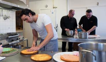 Aanpakken van armoede Verschuiving van zorg Voor iedereen Het Oranje Fonds is er voor mensen en organisaties die mensen écht met elkaar verbinden, in alle delen van ons Koninkrijk.