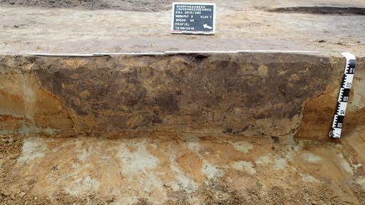 HetarcheologischonderzoekaandeHeihoekwegteBoortmeerbeek 3.2.2Overigesporen Naast deze gebouwplattegrond werden geen overige bijhorende erfelementen aangetroffen.