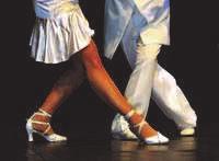 De uurregeling van alle lessen koppeldansen is verkrijgbaar aan de balie en kan eveneens geraadpleegd worden op www.move-dancecenter.