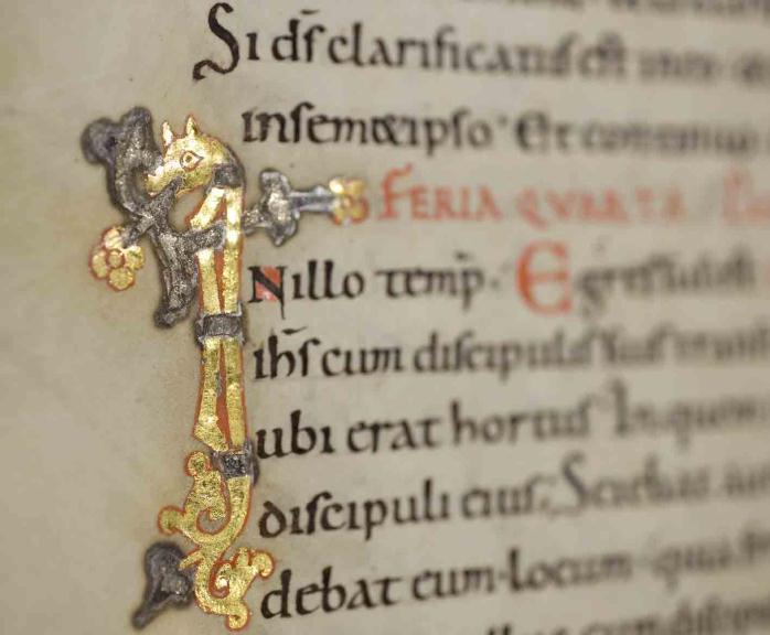 In de 11 e en 12 e eeuw werd de stijl van het minusculschrift in Duitsland, Frankrijk en Engeland steeds kantiger en hoekiger. Een letterstijl die wij deze cursus leren heet Textura.