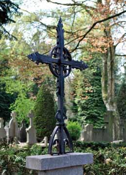Rond 1900 ontstonden er twee begraafplaatsen naast elkaar: de Rooms Katholieke en Nederlands