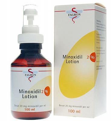 Minoxidil 2% lotion bij FFA In jaren 70 ontwikkeld als tablet tegen hoge bloeddruk Haargroei bleek een bijwerking Sinds 1987 als lotion (2x daags) gebruikt bij alopecia androgenetica, eerst bij