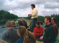 Jan legt een verband met de droge zomer van dat jaar waardoor er minder mineralisatie optrad en het gras minder eiwitrijk was.