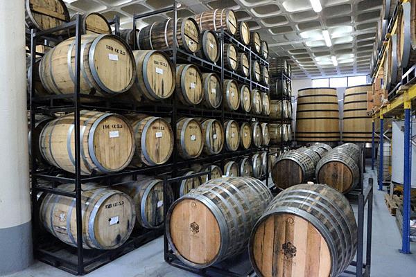 Nieuwe wijnproducent In 2013 werd een afdeling opgericht voor wijnproductie en marketing onder de naam Madeira Vintners.