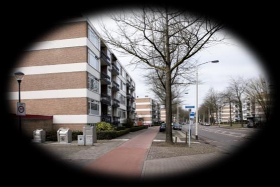 Het appartement is voorzien van dubbele beglazing. De hal, woonkamer, keuken en de slaapkamer zijn voorzien van een laminaat vloer.