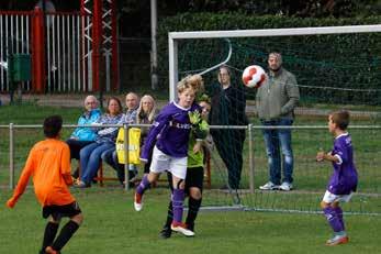 Een schot; de keeper keerde het schot half waardoor de bal volgens de onzen langzaam over de doellijn caramboleerde, echter de scheidsrechter kon dit niet waarnemen waardoor er doorgespeeld moest