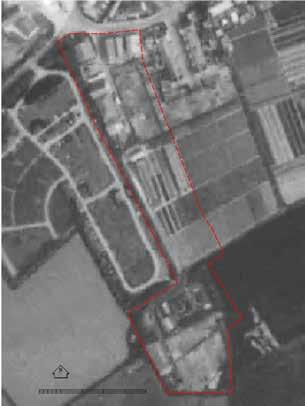 Fig. 6 Het plangebied (rood omkaderd) op een luchtfoto uit 1959 (links en 1974 (rechts).