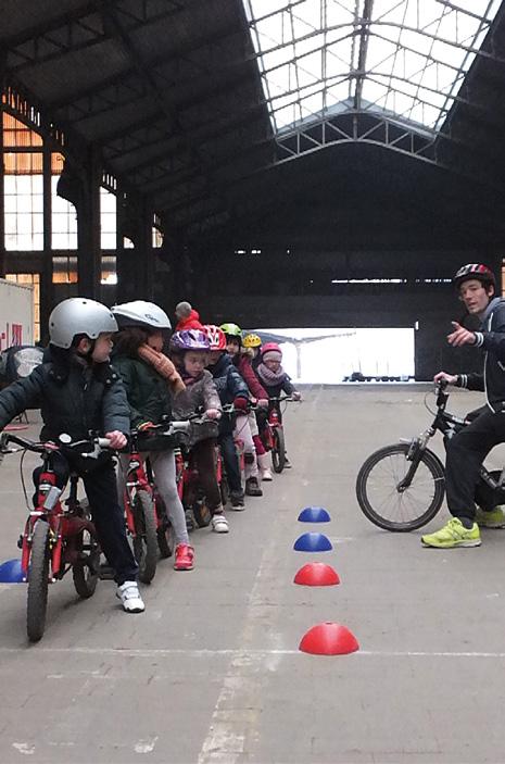 VERSCHILLENDE LOCATIES START2BIKE4KIDS In 5 lessen leren kinderen fietsen onder begeleiding van hun ouders en onder toeziend oog van een fietsmeester.