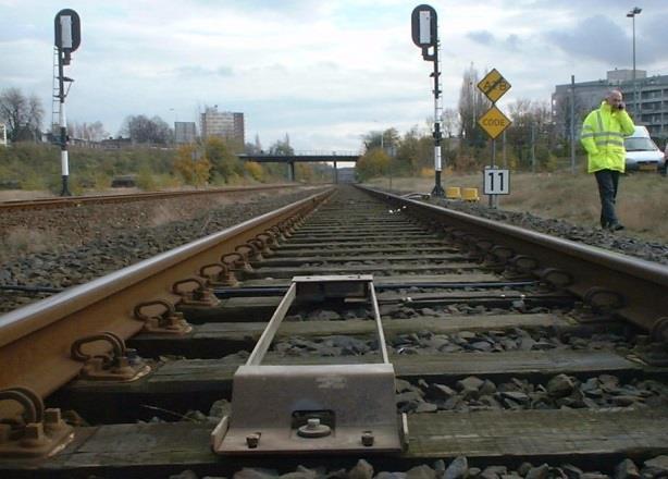 ATBNG-Beacon (Baken) De bakens geven de signalen door aan een passerende trein. Afbeelding 7. ATB-NG Beacon.