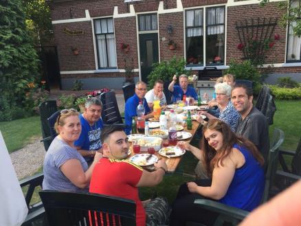 's Avonds in Eibergen hebben we heerlijk gebarbecued onder de bezielende leiding van Ids. Het was een topavond!