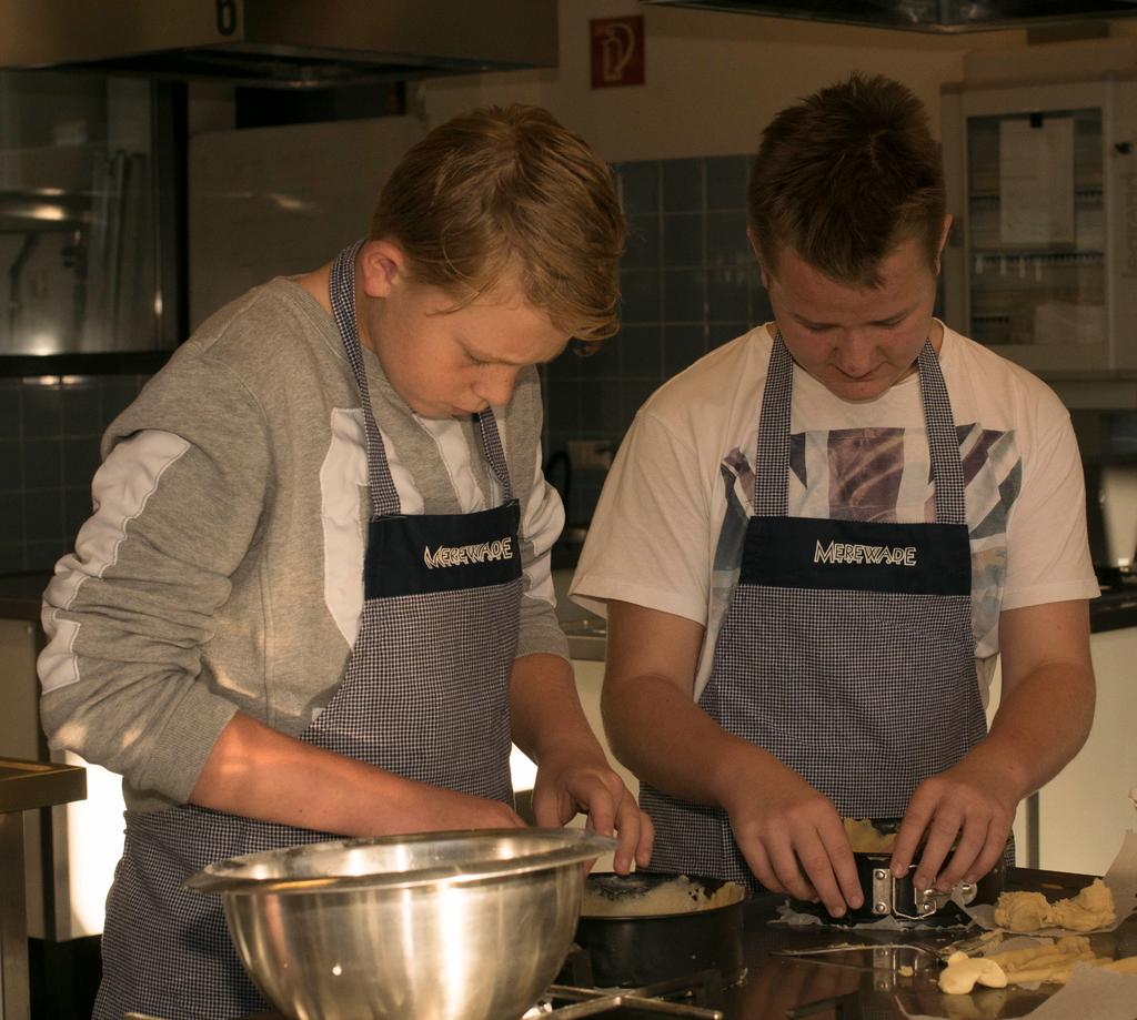 6. Nieuwsgierig, vragen of aanmelden Wilt u Merewade Praktijkschool beter leren kennen? Of heeft u vragen over de aanmelding? Kom dan gewoon eens langs of lees hier verder.