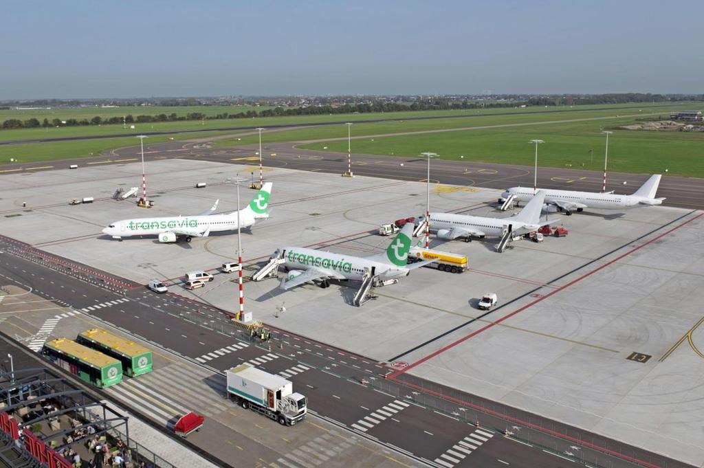 Voorwoord Rotterdam The Hague Airport is een dynamische werkomgeving. Jaarlijks vinden er ruim 50.000 starts en landingen van vliegtuigen plaats.
