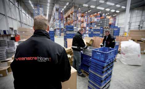 Bas Koopmanschap, directeur bij Veenstra Fritom, geeft aan dat hij hier ongeveer 5.500 pallets in kwijt kan.