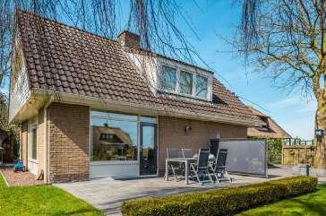 2e Verdieping: via vlizotrap bereikbare bergzolder. Algemeen: bouwjaar 1976, woonoppervlakte ± 134 m², inhoud ± 358 m³ en perceelgrootte 475 m² eigen grond. De woning is volledig geïsoleerd.