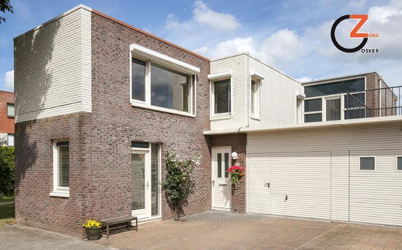 De Locatie. Deze RIANTE HOEKWONING staat op een mooie en rustige locatie voorin de wijk Stadshagen. Een kindvriendelijke omgeving met veel groen.