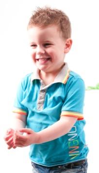 Communicatie Voorafgaand aan implantatie wordt in gezinnen met een doof kind vaak gecommuniceerd in gebarentaal.