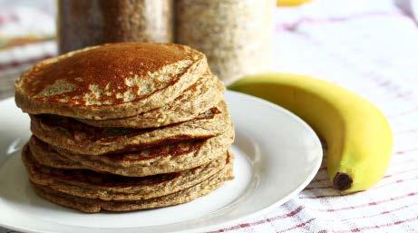 KOOLHYDRAATARME BANAAN PANNENKOEK MET PIT Ontbijt Voedingswaarden: Aantal calorieën: 332 Koolhydraten: 19 gram ten: 20 gram ten: 14 gram Het recept levert maar liefst 6/8 banaanpannenkoeken op.